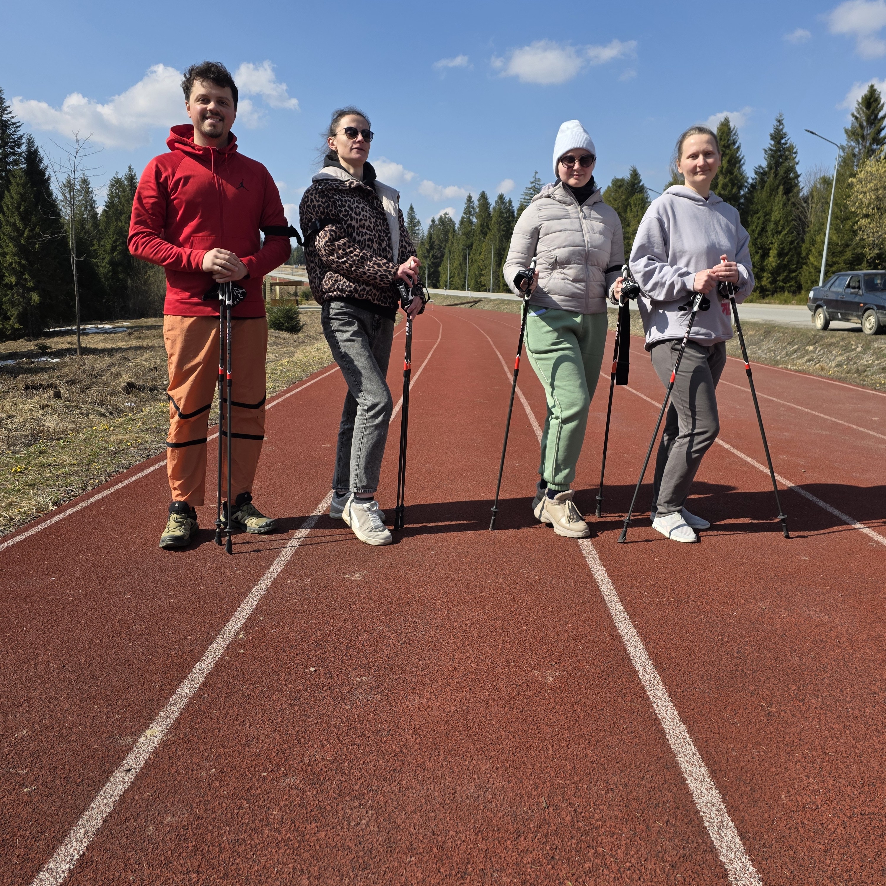 Фото зі сканд палками